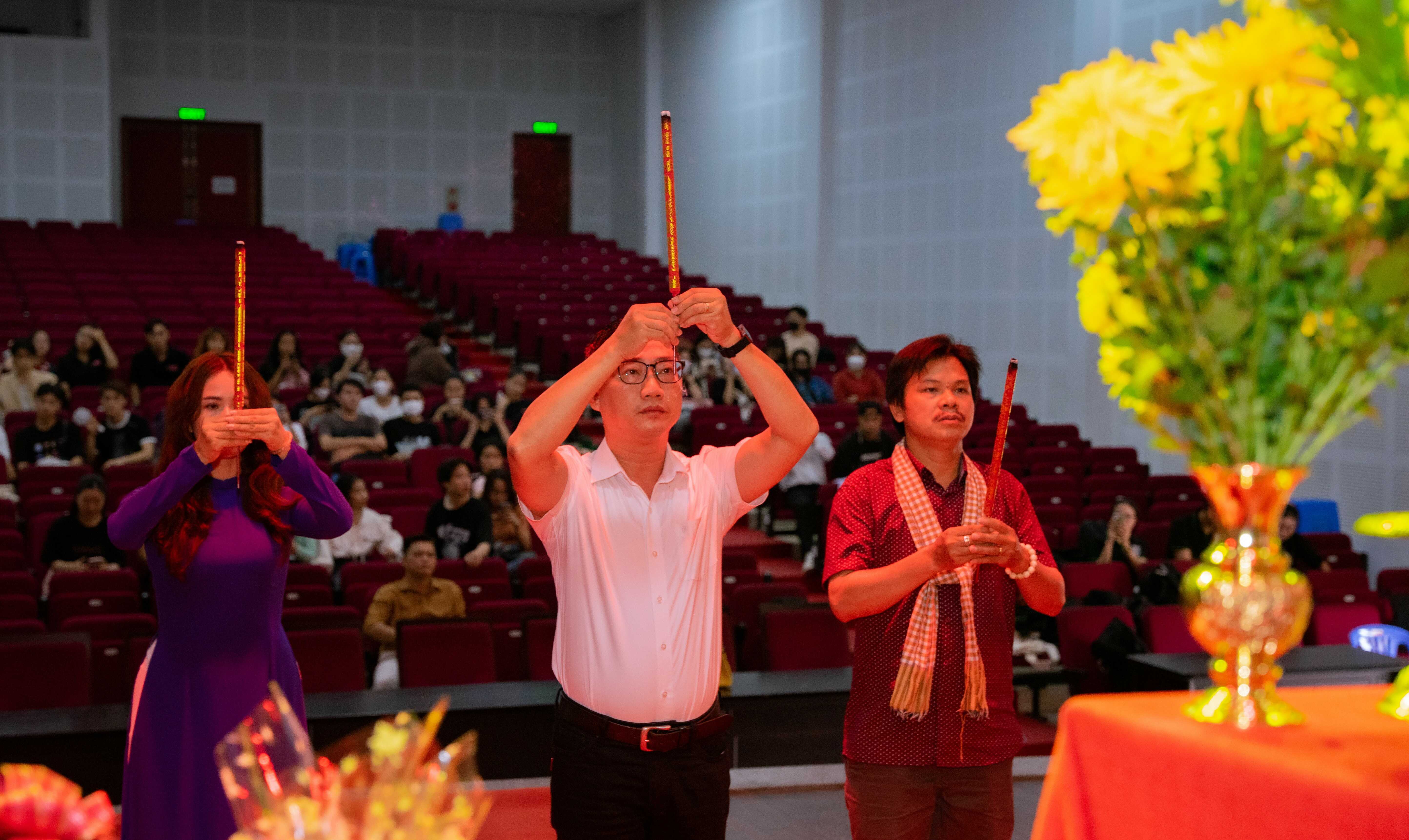 Khoa Quản lý văn hóa, nghệ thuật bet365 mobile bet
. Hồ Chí Minh tổ chức Lễ giỗ Tổ truyền thống ngành sân khấu