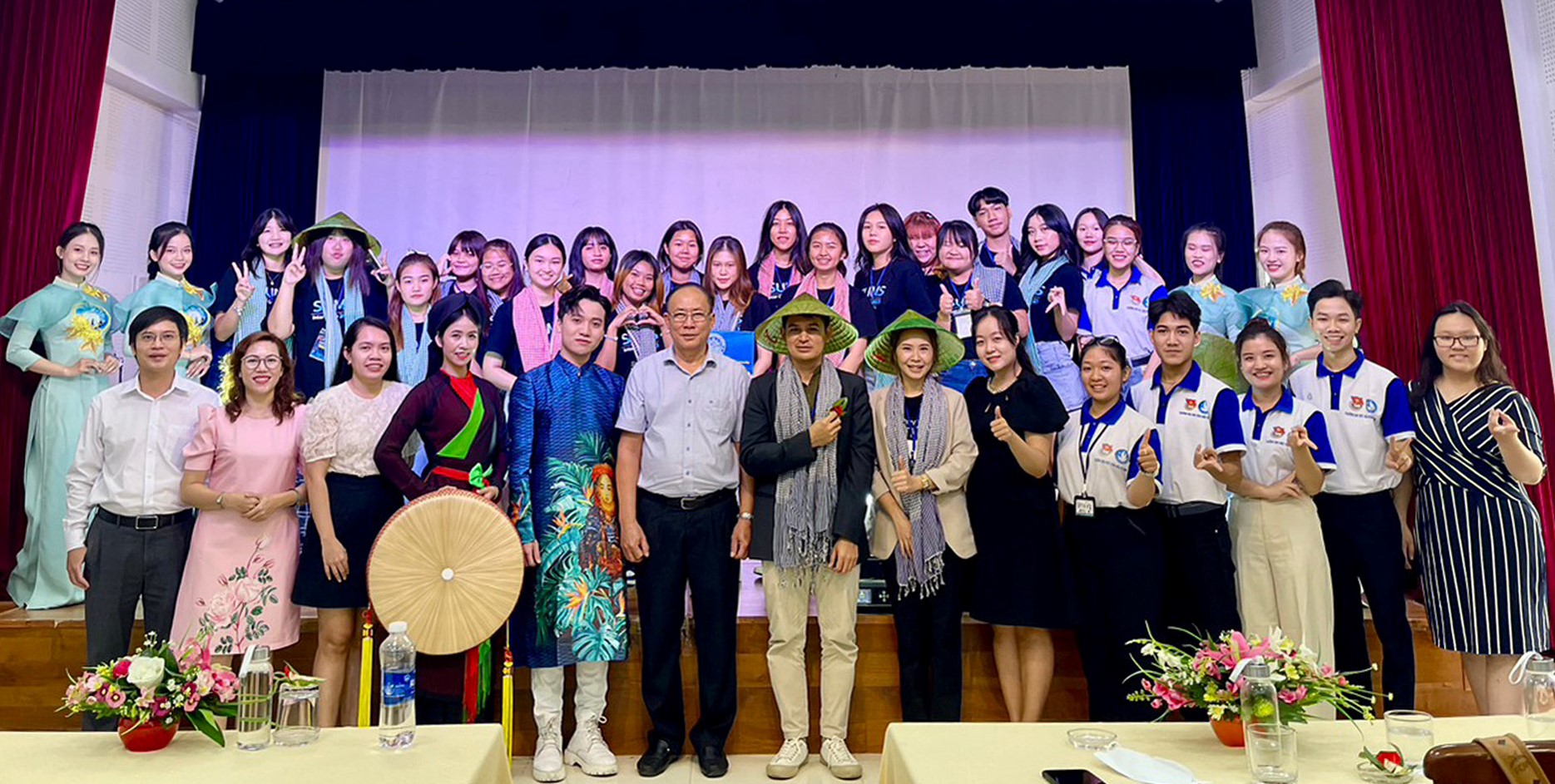 Giao lưu văn hóa, trao đổi học thuật với sinh viên Đại học Silpakorn, Thái Lan