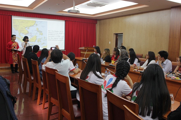 Giao lưu với đoàn Trung tâm nghiên cứu Châu Á, Đại học Philippines, DiLiMan