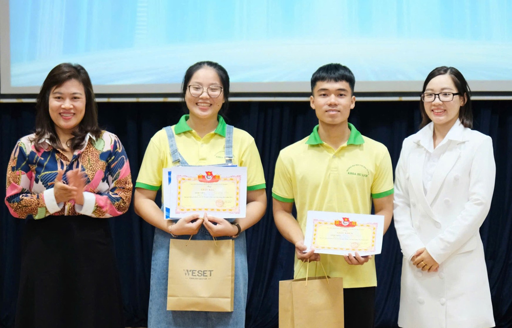 Nguyễn Văn Trường, sinh viên Khoa Quản lý văn hoá, nghệ thuật xuất sắc trở thành quán quân của cuộc thi Olympic tiếng Anh VHS, lần 4 năm 2024